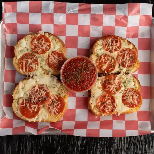 4 pc Pepperoni Cheesy Garlic Bread.